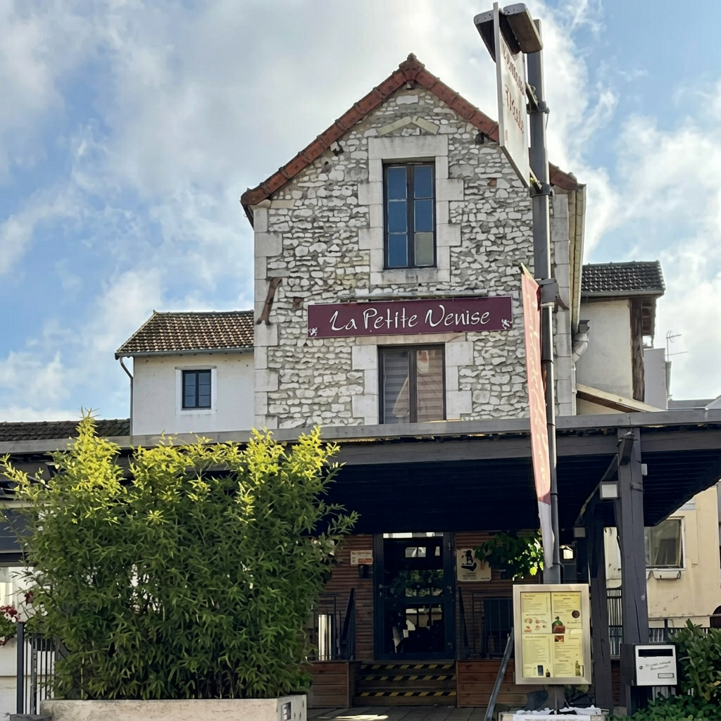 Façade en pierre de La Petite Venise, rue Saint-Agnan à Cosne-Cours-sur-Loire